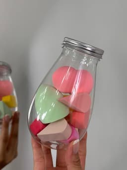 Frasco con esponjas de maquillaje - imagen