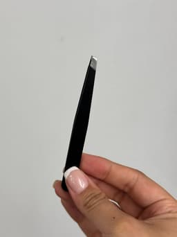 Set para arreglo de cejas de pinza, tijera y cepillo - imagen
