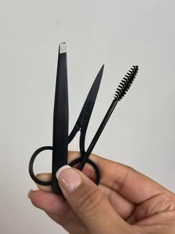 Set para arreglo de cejas de pinza, tijera y cepillo - imagen