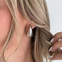 Par de caravanas de gota en tendencia por MAYOR ($30 c/u Pack de 12 unidades)
