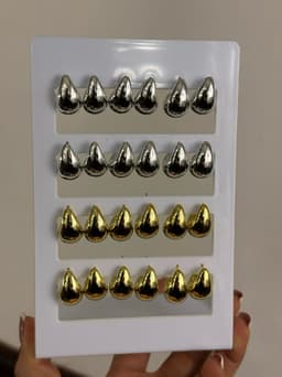 Par de caravanas de gota en tendencia por MAYOR ($30 c/u Pack de 12 unidades) - imagen