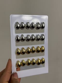 Par de caravanas de gota en tendencia por MAYOR ($30 c/u Pack de 12 unidades) - imagen