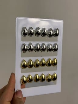 Par de caravanas de gota en tendencia por MAYOR ($30 c/u Pack de 12 unidades) - imagen
