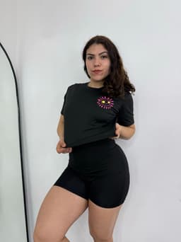 Remera pupera con diseño estampado - imagen