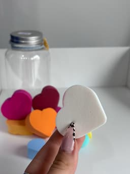 Frasco con esponjitas de maquillaje