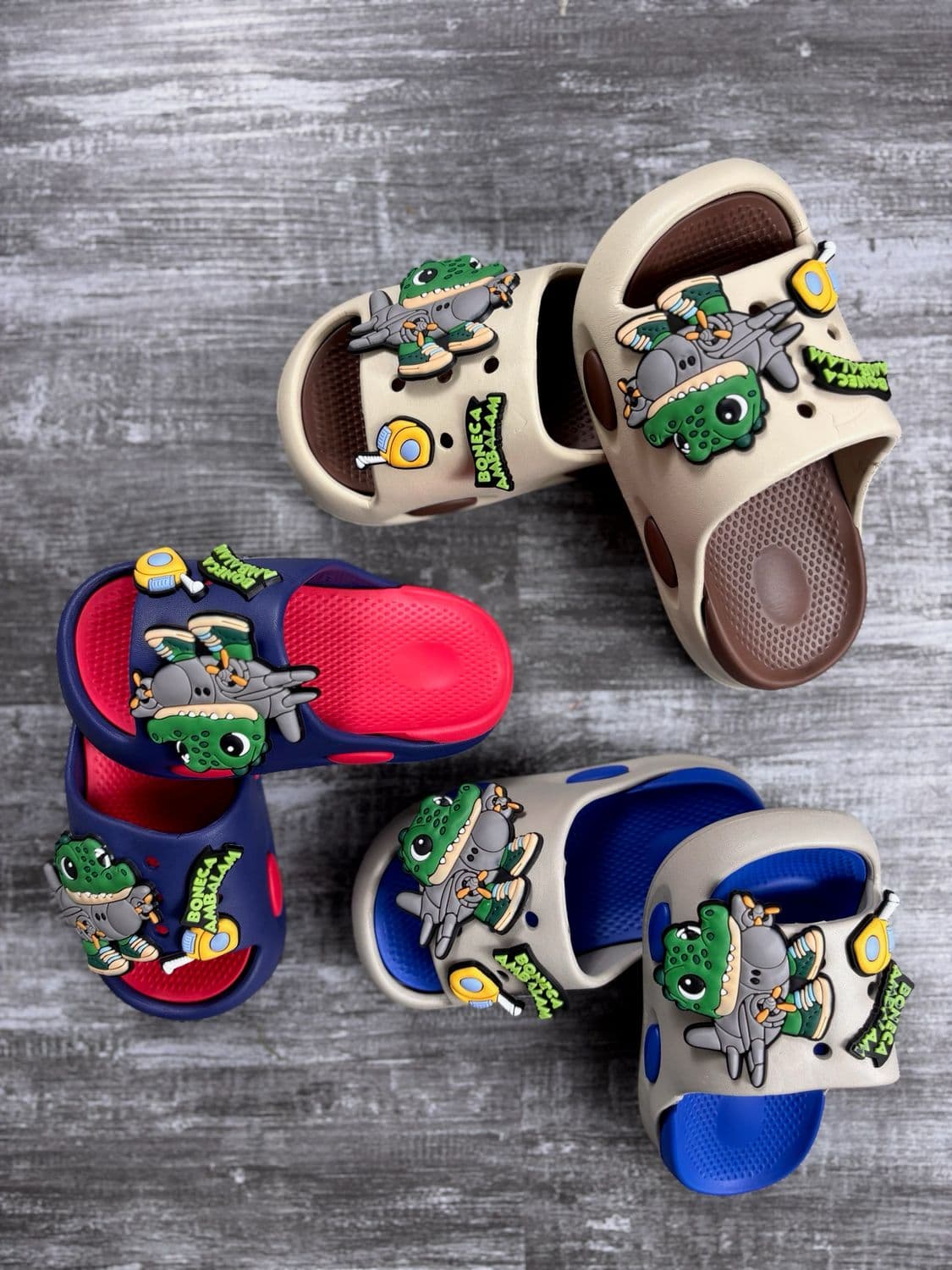 Chancletas para nenes diseños variados por MAYOR ($240 c/u Pack de 12 unidades )