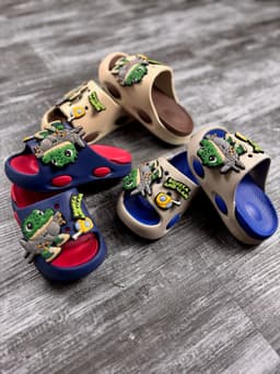 Chancletas para nenes diseños variados por MAYOR ($240 c/u Pack de 12 unidades ) - imagen