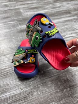 Chancletas para nenes diseños variados por MAYOR ($240 c/u Pack de 12 unidades ) - imagen