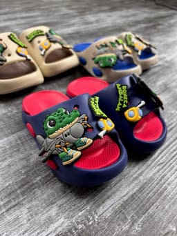 Chancletas para nenes diseños variados por MAYOR ($280 c/u Pack de 6 unidades) - imagen