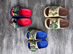 Chancletas para nenes diseños variados por MAYOR ($280 c/u Pack de 6 unidades) - imagen