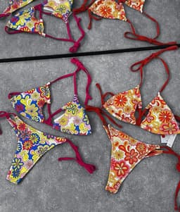Bikini de 2 piezas escote en X y diseño de flores - imagen