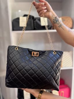 Cartera con Cadenas mediana color negro - imagen