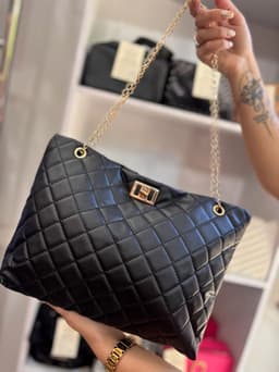 Cartera con Cadenas mediana color negro - imagen