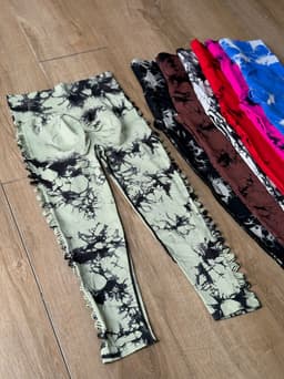 Calza batik con agujeros - imagen