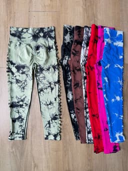 Calza batik push up y agujero al lado