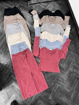 Conjunto de pollera con frunce y remera manga larga - imagen