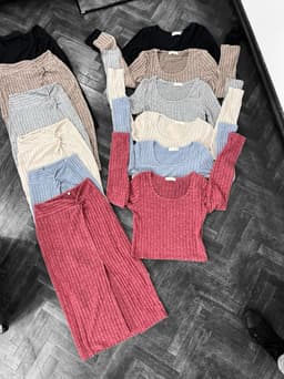 Conjunto de pollera con frunce y remera manga larga - imagen