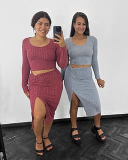 Conjunto de pollera con frunce y remera manga larga - imagen