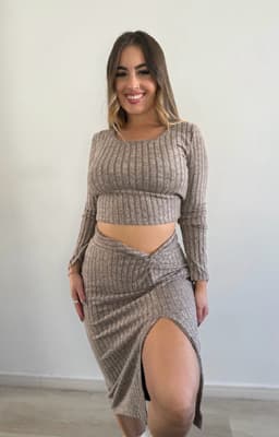 Conjunto de pollera con frunce y remera manga larga - imagen