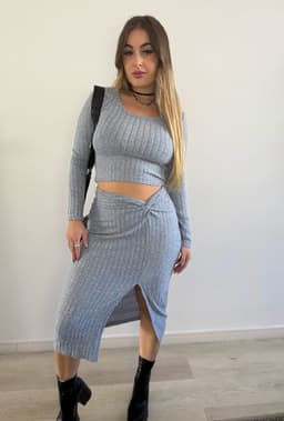 Conjunto de pollera con frunce y remera manga larga - imagen