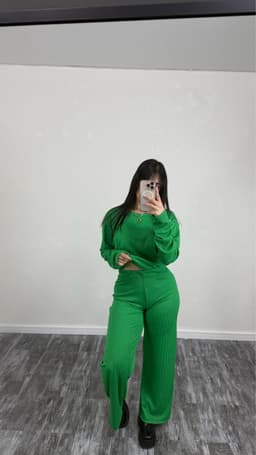 Conjunto de palazo y buzo canelado - imagen