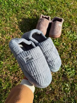 Pantuflas peluditas modelo cerrado - imagen