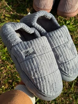 Pantuflas peluditas modelo cerrado - imagen