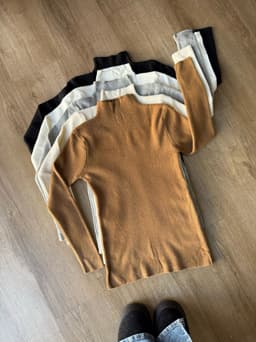 Polera basica en hilo - imagen