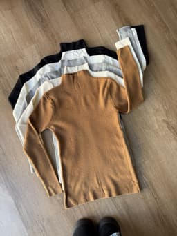 Polera basica en hilo - imagen