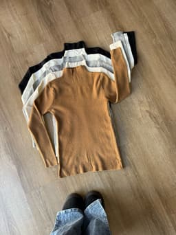 Polera basica en hilo - imagen