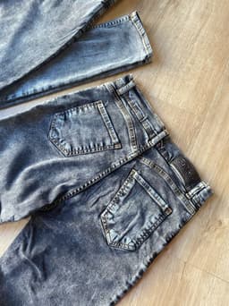 Jeans chupin tiro alto modelo gris nevado - imagen