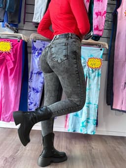 Jeans chupin tiro alto modelo gris nevado - imagen