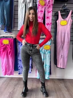 Jeans chupin tiro alto modelo gris nevado - imagen