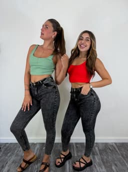 Jeans chupin tiro alto modelo gris nevado - imagen