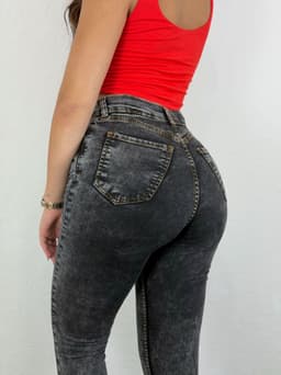 Jeans chupin tiro alto modelo gris nevado - imagen
