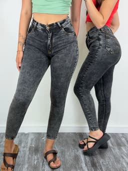 Jeans chupin tiro alto modelo gris nevado - imagen