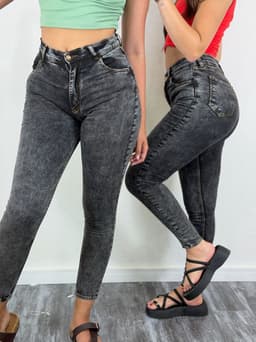 Jeans chupin tiro alto modelo gris nevado - imagen