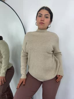 Buzo polera en tela hilo con canale en el cuello - imagen