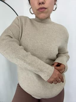 Buzo polera en tela hilo con canale en el cuello - imagen
