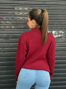 Buzo polera en tela hilo con canale en el cuello - imagen