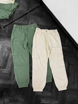 Pantalon cargo elegante - imagen