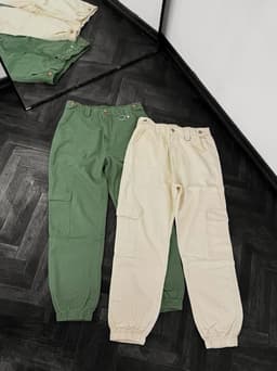 Pantalon cargo elegante - imagen