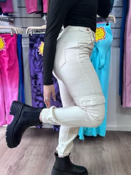 Pantalon cargo elegante - imagen