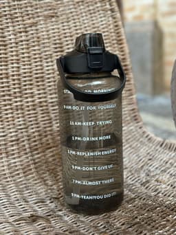Botella motivacional con horario y sorbito 2 litros - imagen