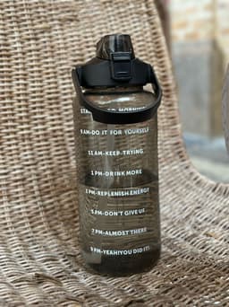 Botella motivacional con horario y sorbito 2 litros - imagen