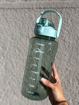 Botella motivacional con horario y sorbito 2 litros - imagen