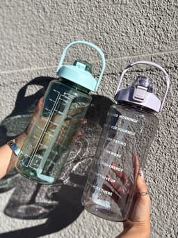 Botella motivacional con horario y sorbito 2 litros - imagen