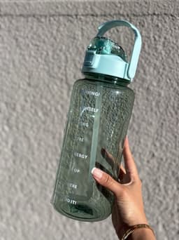 Botella motivacional con horario y sorbito 2 litros - imagen