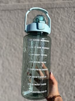 Botella motivacional con horario y sorbito 2 litros - imagen