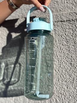 Botella motivacional con horario y sorbito 2 litros - imagen